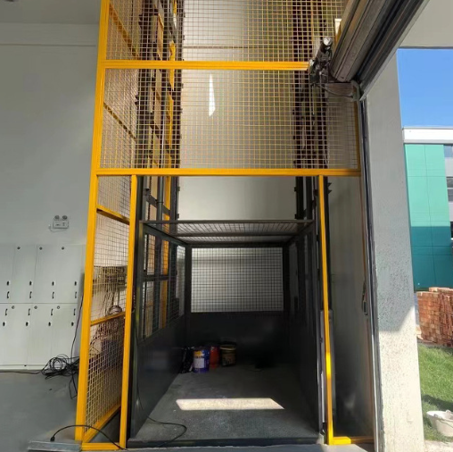 青山湖导轨式升降机助力物流园破解运输难题