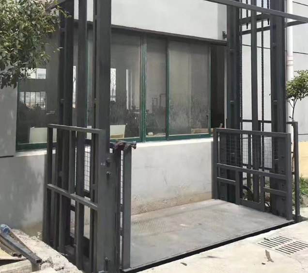 青山湖导轨式施工升降机助力民生工程提速增效